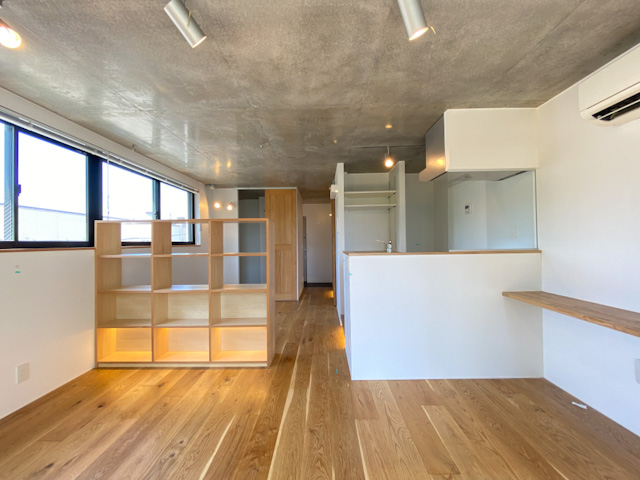 新緑の季節に 301の内観