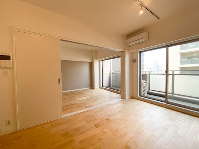 街も家も 403の内観