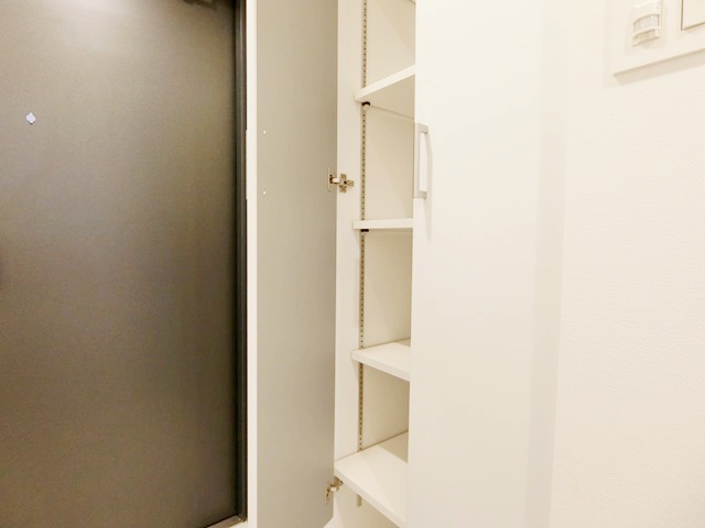 コンクリと緑 201の内観