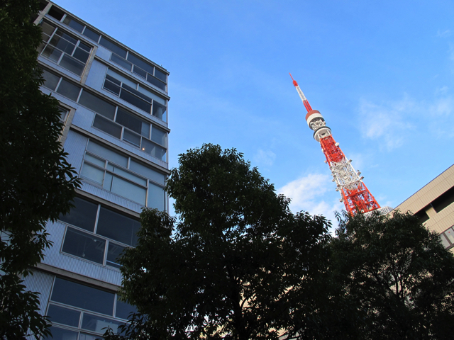 東京タワーを見上げて 701の外観