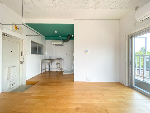 この空は僕のもの 402の内観