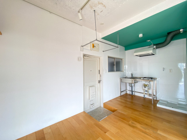 この空は僕のもの 402の内観