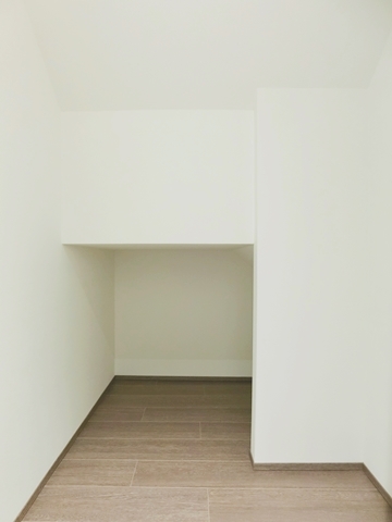 大人の街の白い館② 103の内観