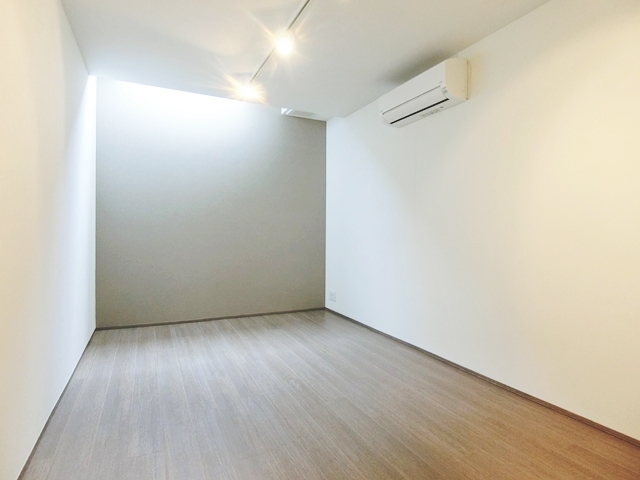 大人の街の白い館② 103の内観