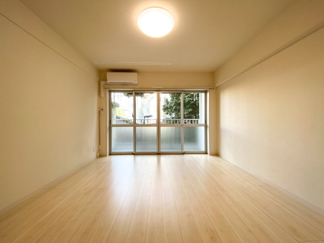 緑の見えるリノベ部屋 107の内観