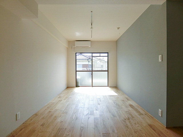 2人ではじめる無垢床生活 304の内観