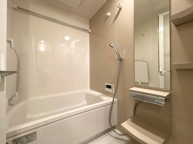 緑が似合うwood apartment 205の内観