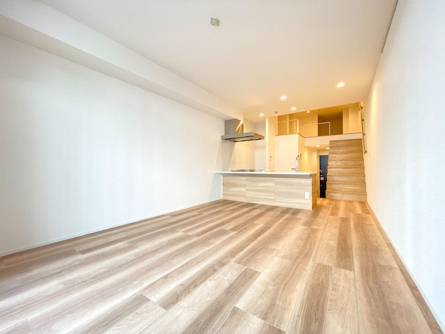 緑が似合うwood apartment 205の内観