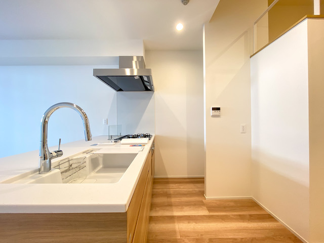 緑が似合うwood apartment 205の内観