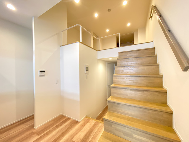 緑が似合うwood apartment 205の内観