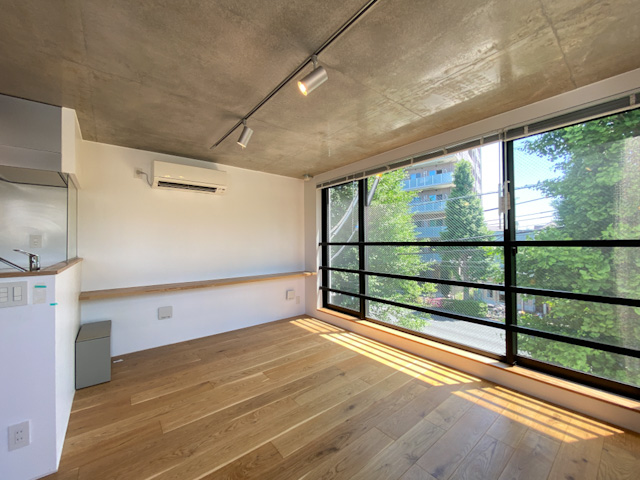 新緑の季節に 401の内観