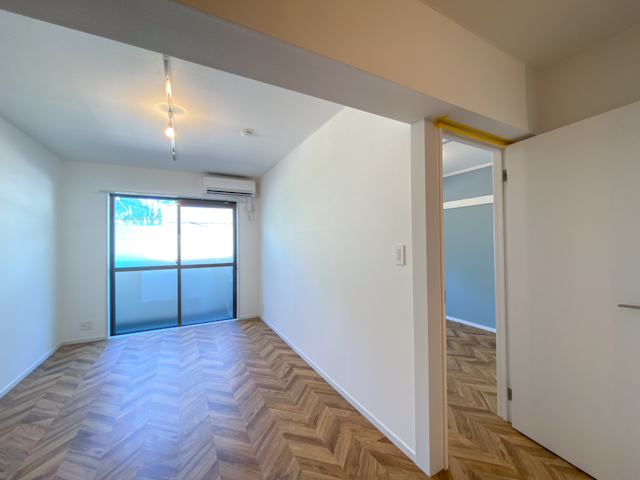 暮らしに色を 102の内観