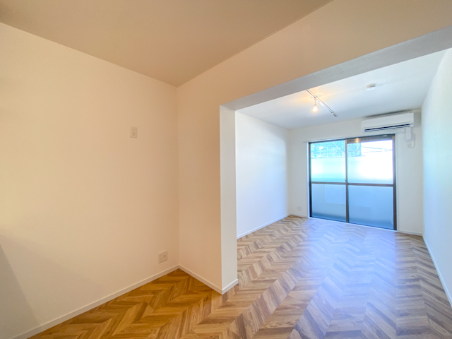 暮らしに色を 102の内観