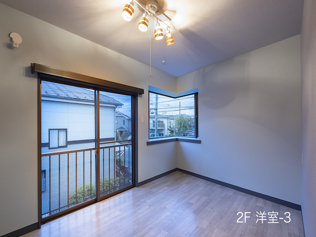 都心から離れた戸建て暮らし -の内観