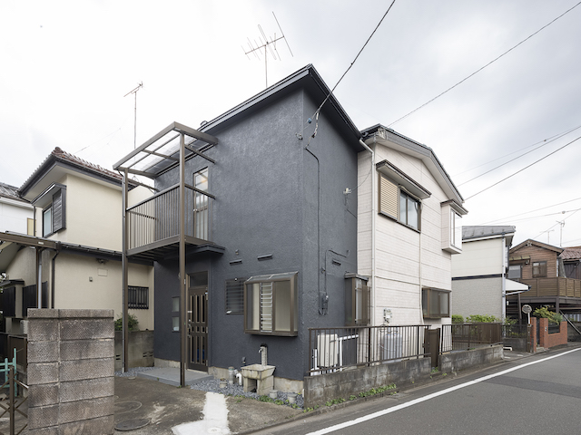 都心から離れた戸建て暮らし -の内観