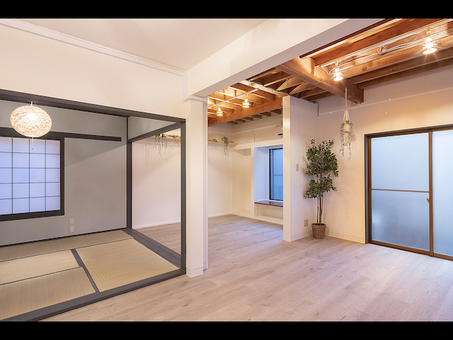 都心から離れた戸建て暮らし -の内観