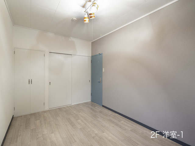 都心から離れた戸建て暮らし -の内観