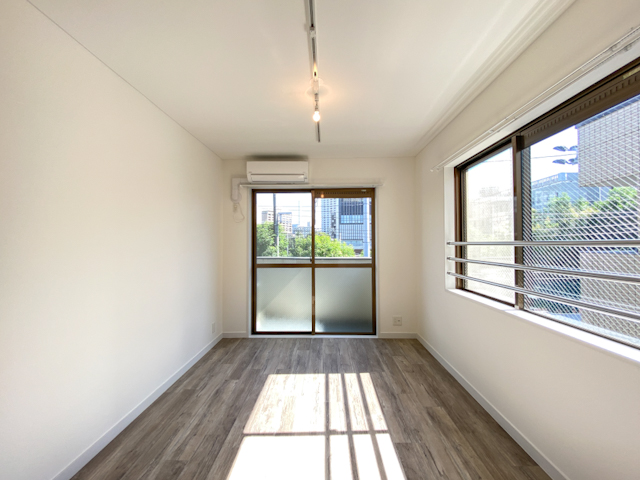 清く柔く 301の内観