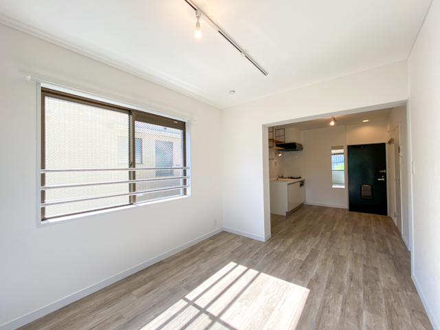 清く柔く 301の内観