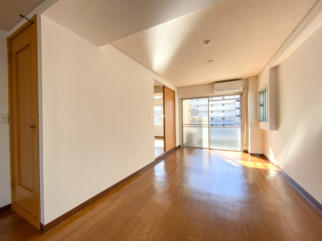 well sunlit room 404の内観