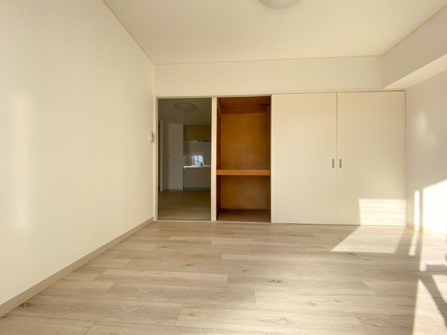 商店街をぶらりと 404の内観