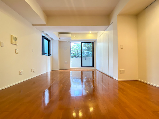 都会の静寂 405の内観