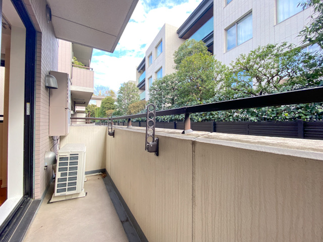 都会の静寂 405の内観