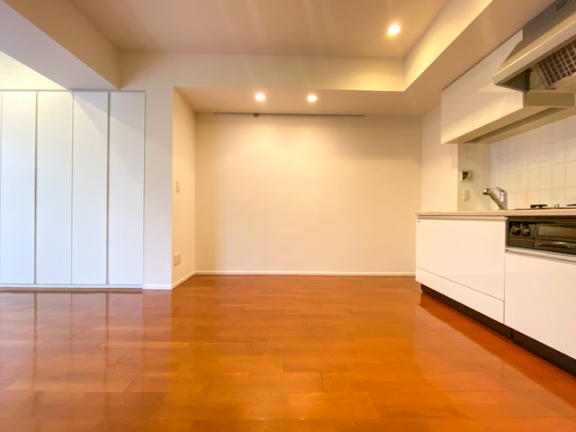 都会の静寂 405の内観