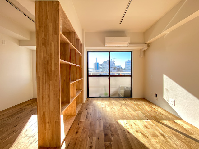 Book and me 403の内観