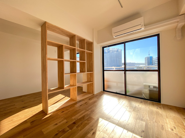 Book and me 403の内観