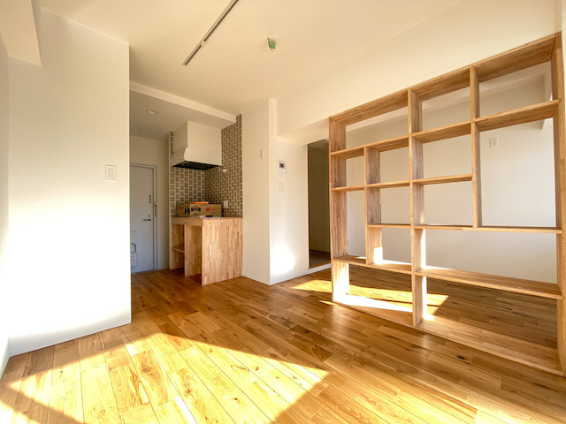 Book and me 403の内観