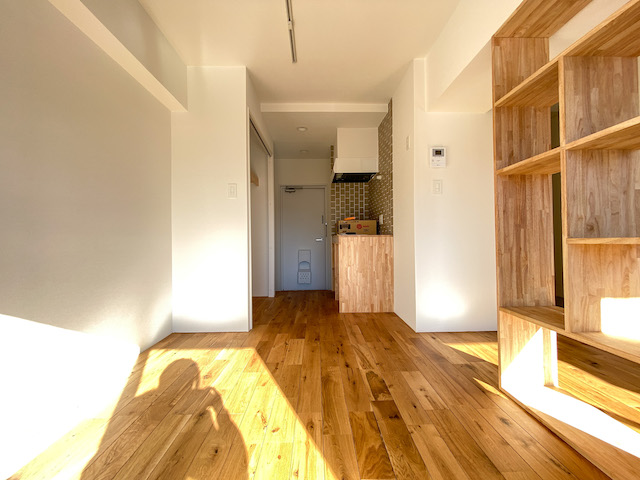 Book and me 403の内観