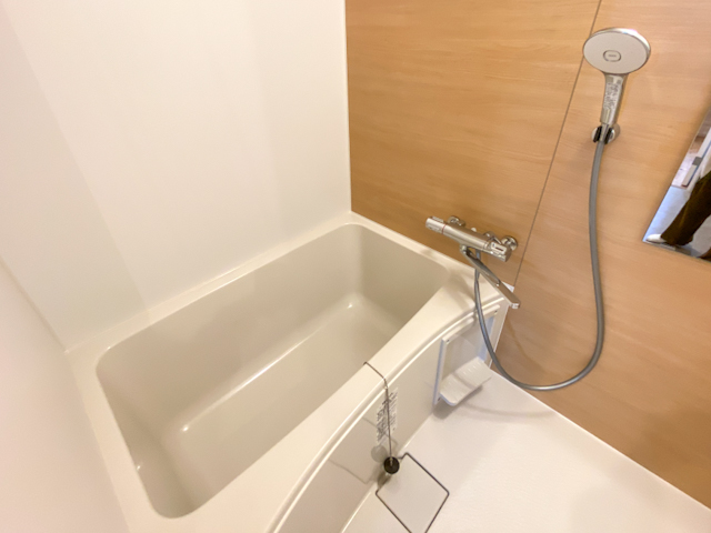 料理を並べて 501の内観