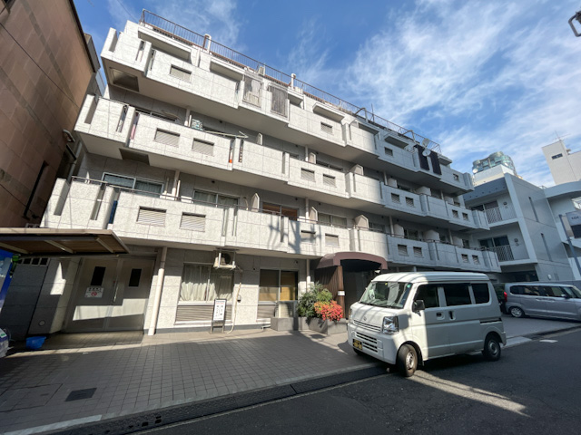 アパレルにお勤めの方いらっしゃい 401の内観