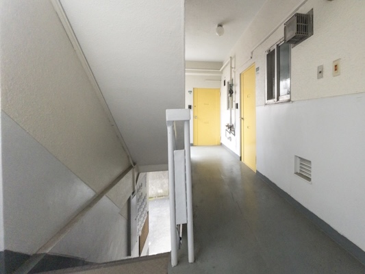 yellow door 204の内観