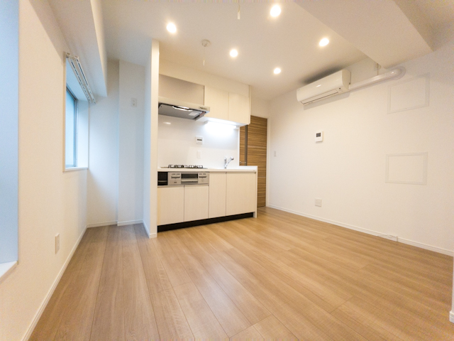 yellow door 204の外観