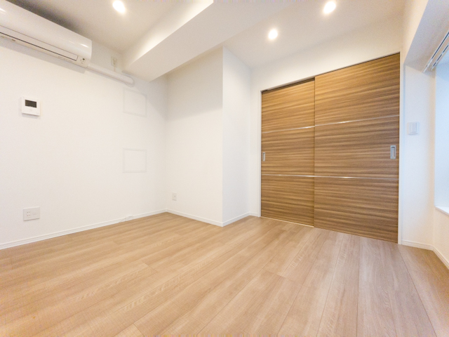 yellow door 204の内観