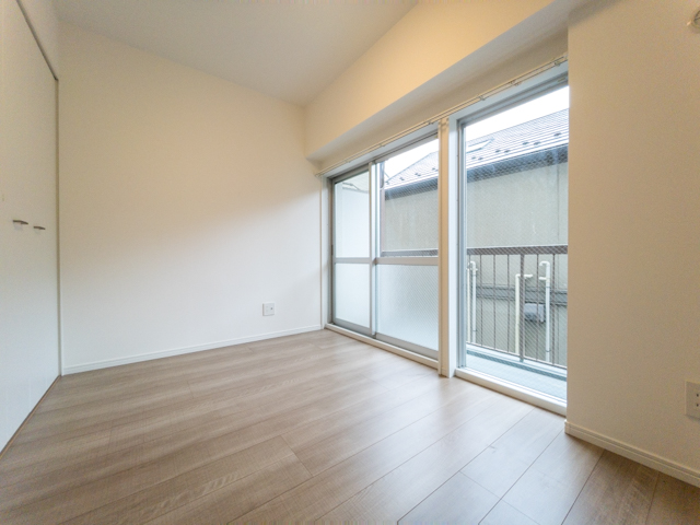 yellow door 204の内観