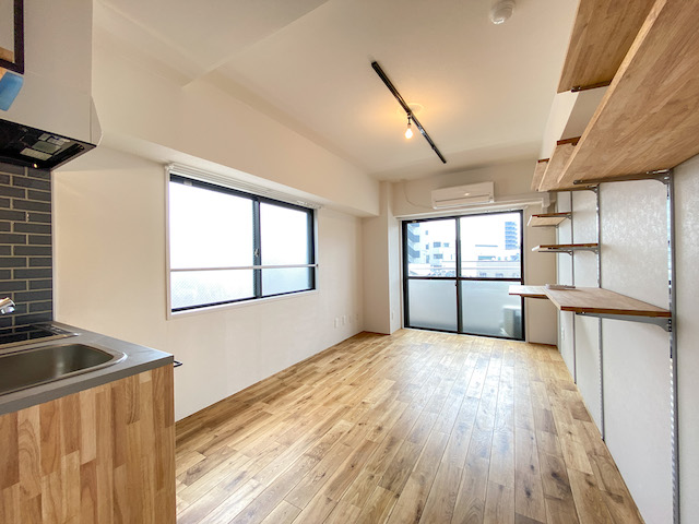 Customize 402の内観