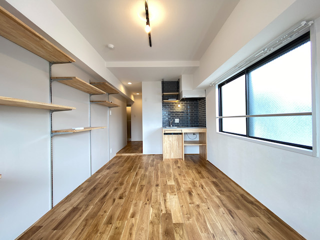 Customize 402の内観