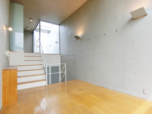 切り抜きミュージアム 102の内観