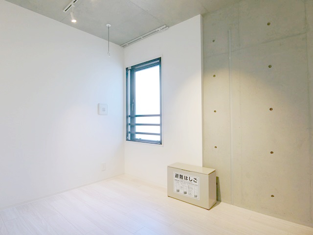 コンクリと緑 303の内観
