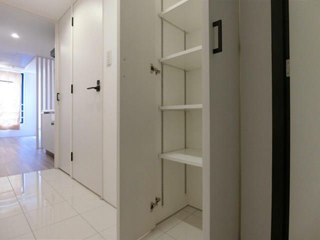 碑文谷の築浅に住まう 205の内観