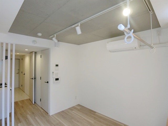 碑文谷の築浅に住まう 205の内観