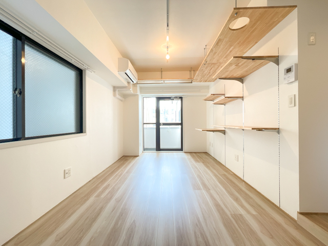 ONとOFF 301の内観