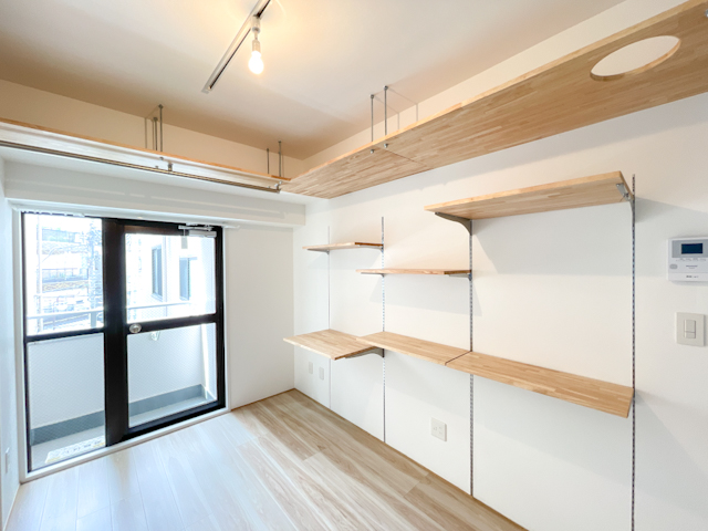 ONとOFF 301の内観