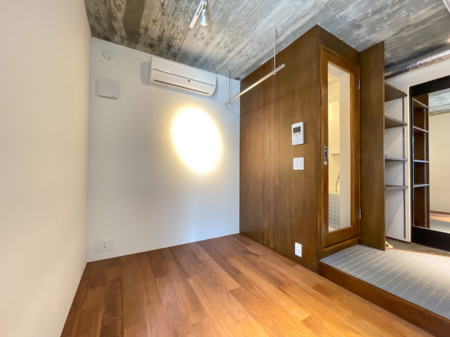 水色のアーチと 401の内観