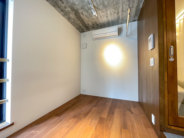 水色のアーチと 401の内観