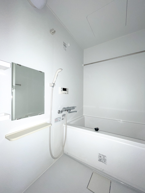 賛辞としての“クセ強” G2の内観