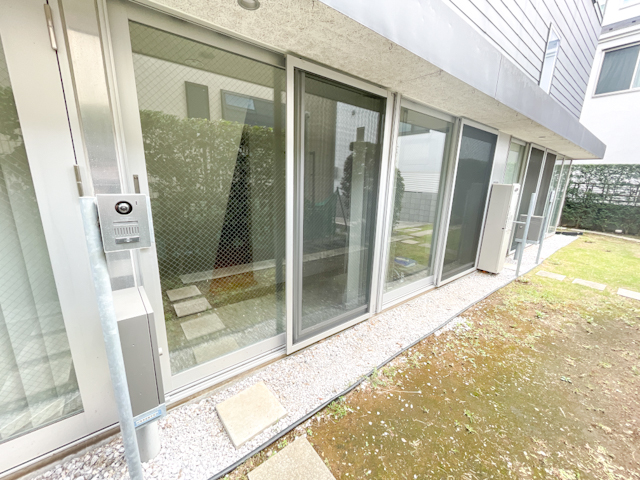 賛辞としての“クセ強” G2の内観